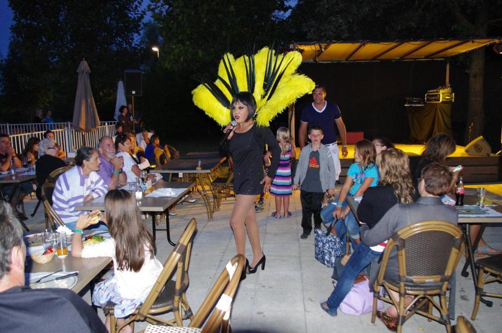Camping Les Portes Du Beaujolais Anse Exterior foto