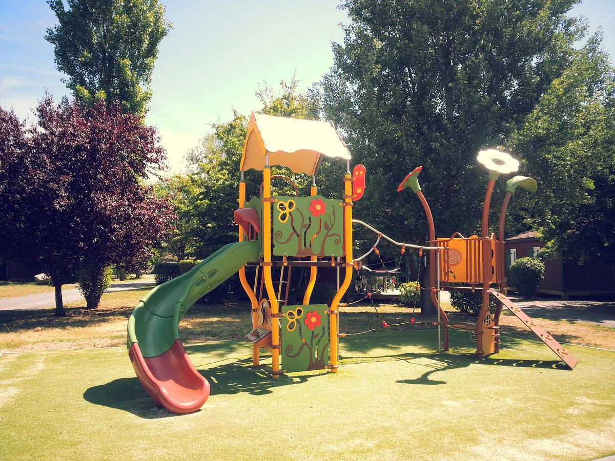 Camping Les Portes Du Beaujolais Anse Exterior foto
