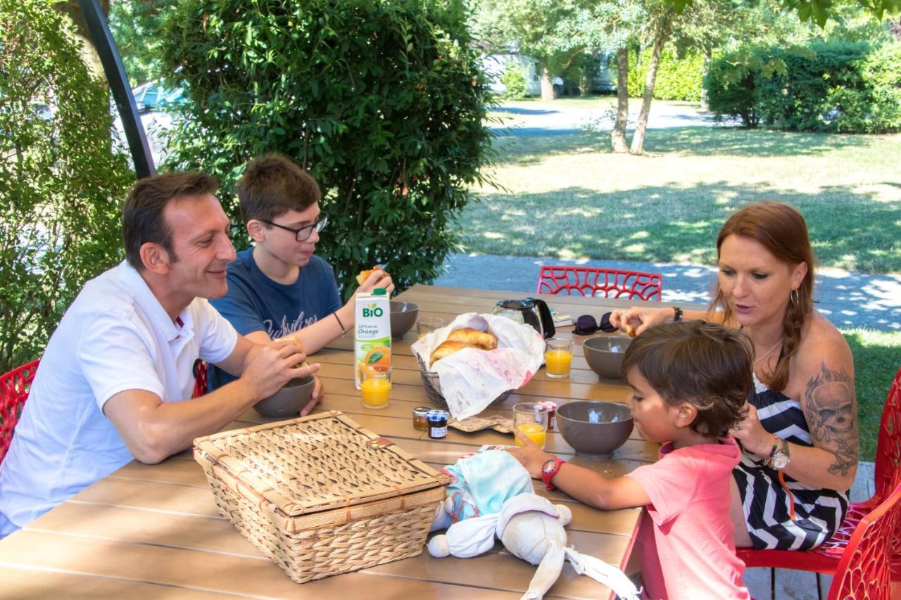 Camping Les Portes Du Beaujolais Anse Exterior foto