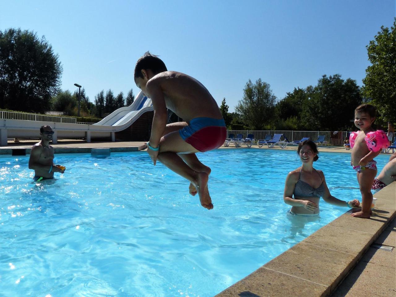 Camping Les Portes Du Beaujolais Anse Exterior foto