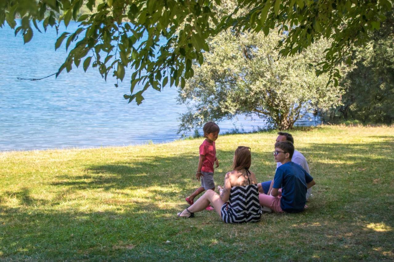 Camping Les Portes Du Beaujolais Anse Exterior foto